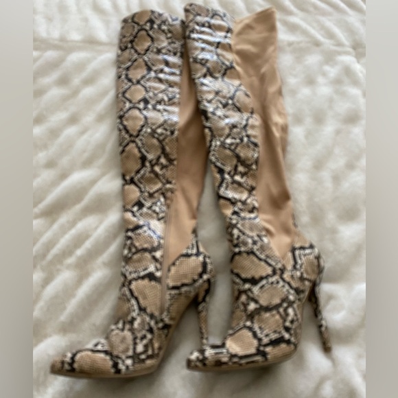GORGEOUS PYTHON OVER THE KNEE BOOTS 7 1/2 - Picture 1 of 10